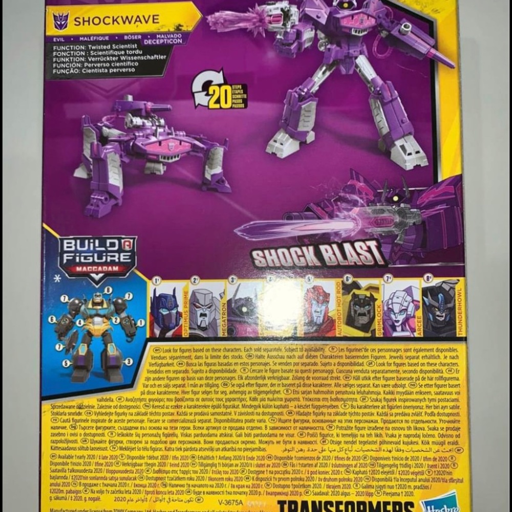 New Transformers Bumblebee Shockwave - image 3